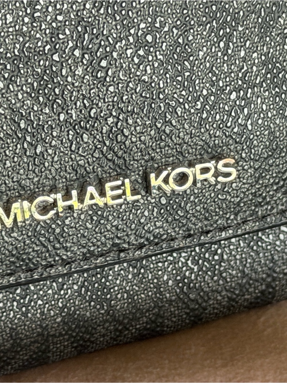 MICHAEL KORS Jet Set Medium Signature Logo Crossbody Bag in Gray/ Black - Picture 13 of 16